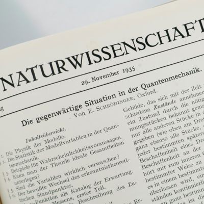 Die gegenwärtige Situation in der Quantenmechanik. IN: <em>Die Naturwissenschaften. Wochenschrift für die fortschritte der reinen und der angewandten Naturwissenschaften</em>. Dreienzwanzigster Jahrgang 1935. [Volume 23].