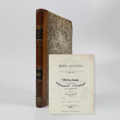 Fauna Japonica sive descriptio animalium, quae in itinere per Japoniam, jussu et auspiciis superiorum, qui summum in India Batava imperium tenent, suscepto, annis 1825 - 1830 collegit, notis, observationibus et adumbrationibus illustravit Ph. Fr. de Siebold. Conjunctis studiis C. J. Temminck et H. Schlegel pro vertebratis atque W. de Haan pro invertebratis elaborata. Reptilia.