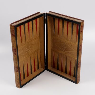 "Book simulant", "Buch Atrappe" or "Faux Livre". [Backgammon].